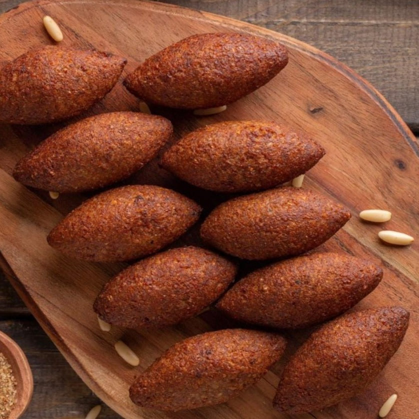 كبة مفرزنة محشوة باللحم والمكسرات جاهزة للقلي